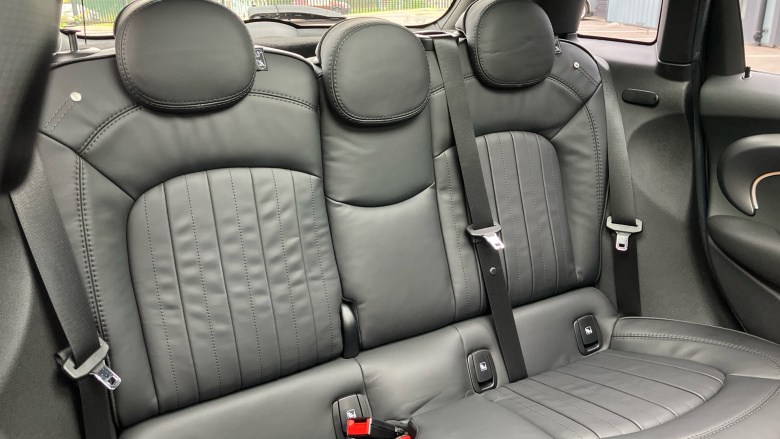 MINI Hatchback 1.5 Cooper Exclusive 5dr Auto [Comfort/Nav Pack] Petrol Hatchback